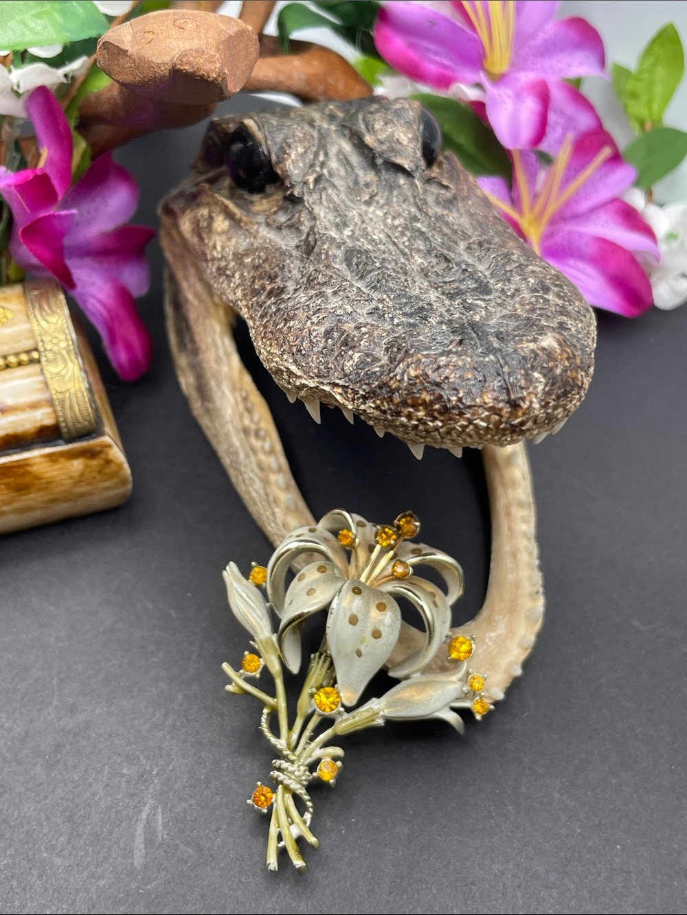 Floral brooch vintage